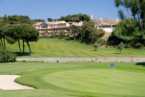 En Río Real Golf Hotel se puede disfrutar de la práctica del golf en un entorno de ensueño.