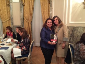 Sortemos un ejemplar del último libro ("Puta no soy") de nuestra invitada, Charo Izquierdo. La ganadora fue Giovanna Calderón, de Mujeres para el Diálogo y la Educación.