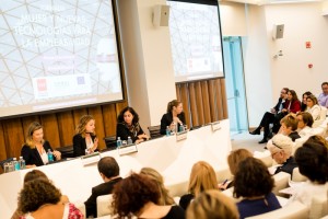 La primera mesa redonda, con Begoña González-Blanch, María Climent (moderadora), Cristina Aranda y Rocío Sierra.